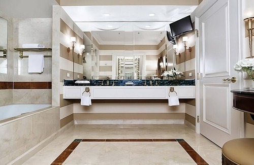 Las Vegas Hotel | Always a Great Idea To Unwind! 3 Convenient Units, Onsite Pool