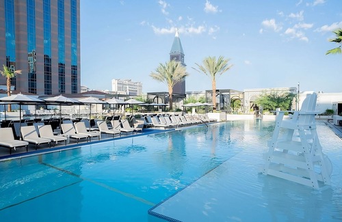Las Vegas Hotel | Always a Great Idea To Unwind! 3 Convenient Units, Onsite Pool