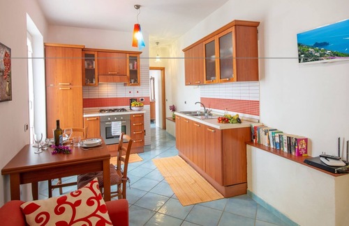 San Michele Apartamento | Amalfi Coast Apartment "Bouganvillea"