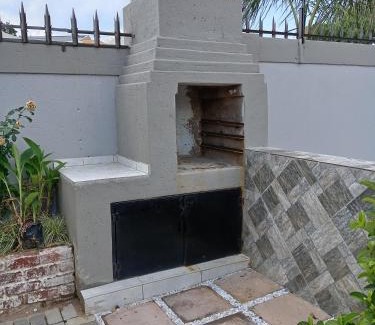 Klerksdorp Casa | AMANI PALMS GUEST HOUSE