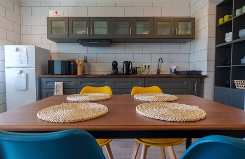 Feteira Hotel | AMARELO the YELLOW room