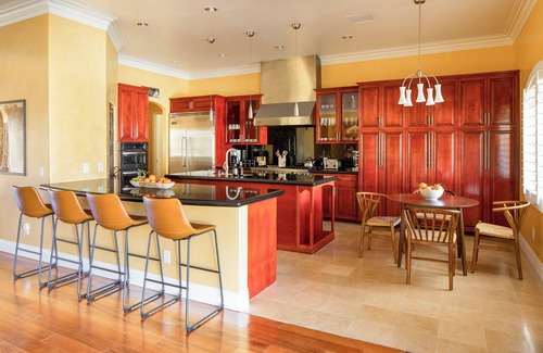 Desert Club Estates Casa | Brillante y espacioso 5 BR Desert Oasis w / Pool, Spa & Theatre Room ❤ by AvantStay