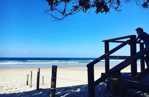 Ocean Shores Casa | Amaroo means "beautiful place", a cottage in tropical surrounds, close to beach.