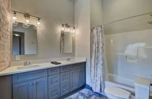 Near Eastside Condominio | Amazed three bedroom condo downtown