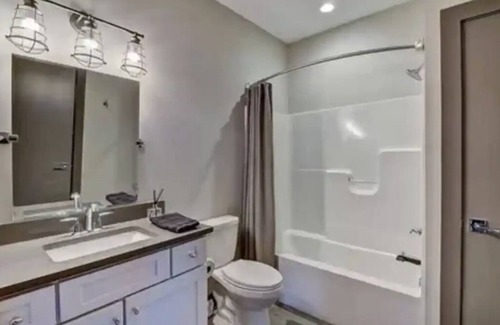 Near Eastside Condominio | Amazed three bedroom condo downtown