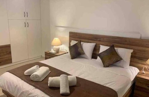 Mzaar Kfardebian Apartamento | Amazing 1 BR Chalet with Garden & Fireplace
