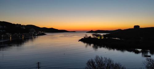 Vourkari Apartamento | Amazing 2 bedroom apartment overlooking the Marina of Vourkari
