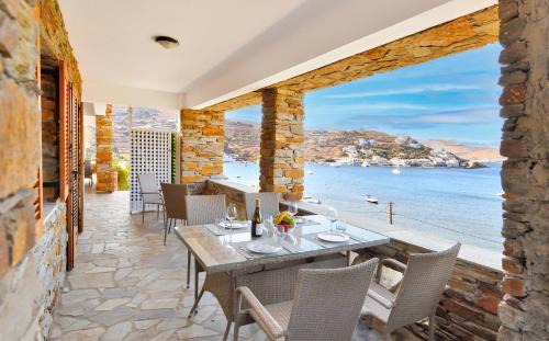 Vourkari Apartamento | Amazing 2 bedroom apartment overlooking the Marina of Vourkari
