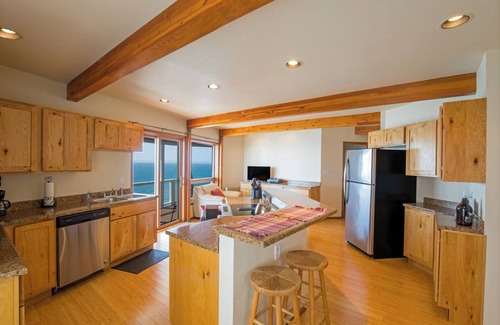 Shelter Cove Condominio | Amazing 2 bedroom by OceanviewHotTubs Tesla charging Shelter Cove Oceanfront