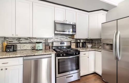Southeastern Sacramento Casa | Amazing 2-bedroom house : Walking Distance to UC Davis Hospital and Midtown