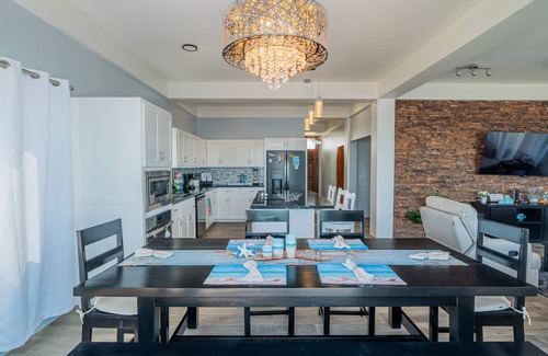 Boca Ciega Apartamento | Amazing 2 story oceanfront house with pool, balcony, central AC, & W/D