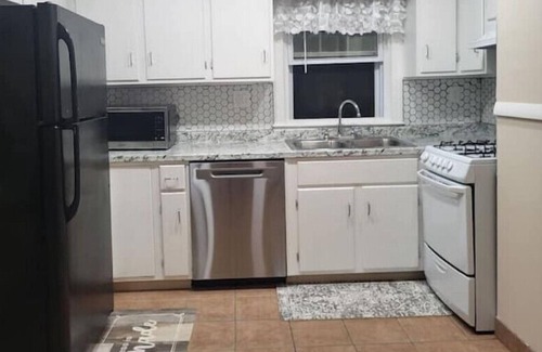 Mount Pleasant Apartamento | Amazing 2nd Floor 3-Bedroom with Modern Amenities