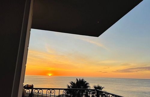 San Jose del Cabo Condominio | Amazing 3-bedroom condo with pool, fitness room, in phenomenal Chileno Bay, Cabo