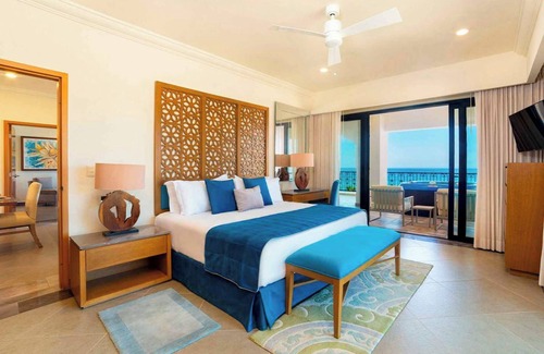 Colonia El Progreso Complejo | Amazing 3-bedroom OCEAN FRONT PENTHOUSE in Cabo San Lucas with WiFi & AC