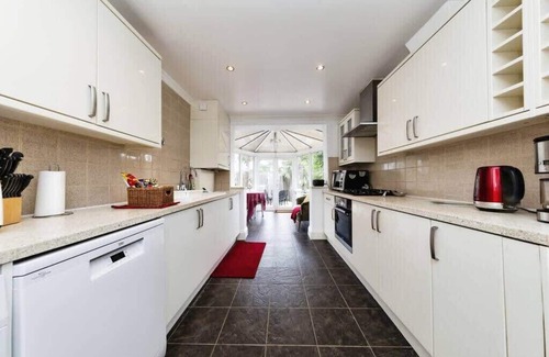 South Norwood Casa | Elegant 3-Bedroom House in London