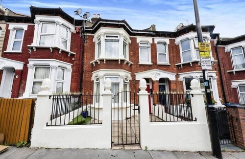 South Norwood Casa | Elegant 3-Bedroom House in London