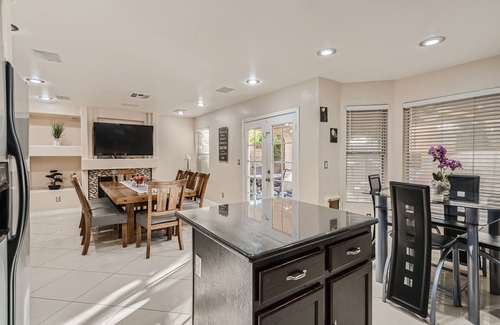 Silverado Ranch Casa | Amazing 3 Bedroom Vacation Home W/ Outside Spa