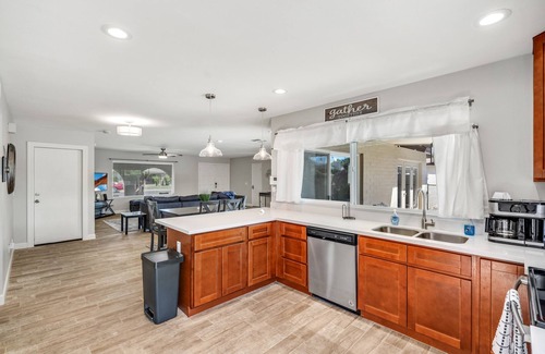 Glendale Casa | Amazing 3 BR w/Pool, minutes from PHX and Sports
