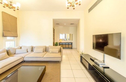 Emirates Hills Villa | Amazing 4 Bed Villa | piscina privada | Impresionante jardín | 10 minutos del puerto deportivo de Dubai