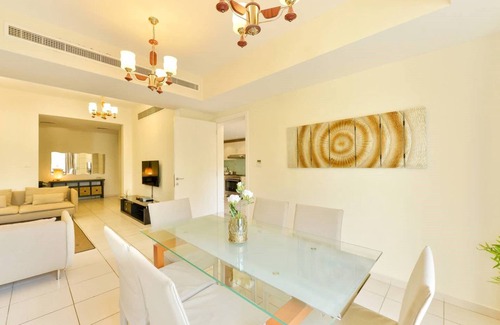 Emirates Hills Villa | Amazing 4 Bed Villa | piscina privada | Impresionante jardín | 10 minutos del puerto deportivo de Dubai