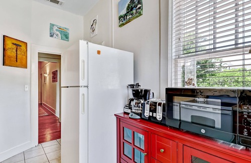 Thomas Square Apartamento | Amazing 4 Bedroom Home | Heated Pool Access
