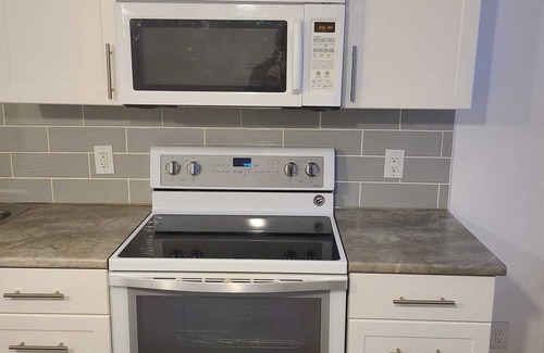 East Kildonan Casa | Amazing 4 Bedrooms Entire Home in Winnipeg with Free parking, Wi-fi and more