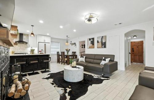 Garland Casa | Amazing 4BR 2Bath Home w Hot Tub Pool & Game Room