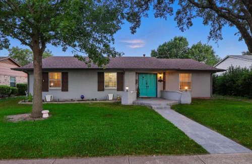 Garland Casa | Amazing 4BR 2Bath Home w Hot Tub Pool & Game Room