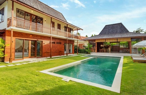 Kerobokan Villa | Amazing 4BR Villa With Pool, Bali Villa 2217