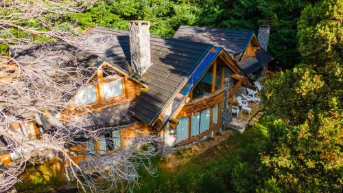 Villa Traful Chalet De Esquí | Amazing 5 Bedrooms Chalet in Villa Traful VT1 by Apartments Bariloche