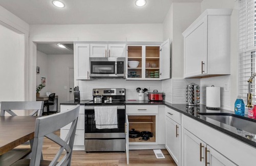 South Hyde Park Casa | Amazing 6 bdrm Home/Downtown KC/Near Plaza/UMKC