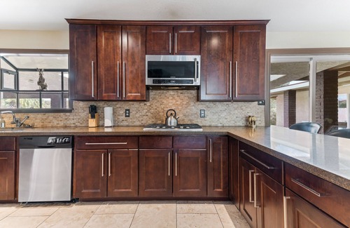 Las Vegas Casa | Amazing 6 BRD, Pool, Theater, Billiard, Poker, and Games near the Strip