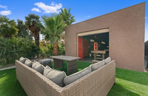 Las Vegas Casa | Amazing 6 BRD, Pool, Theater, Billiard, Poker, and Games near the Strip