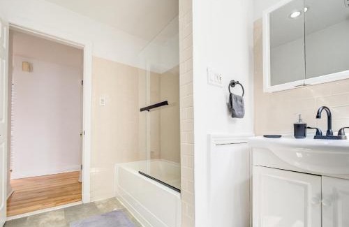 Hochelaga Apartamento | Amazing 8-Bedrooms in Homa Montreal 40