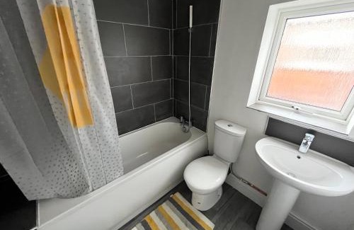Hull Apartamento | AMAZING 8 person 4 bedroom and 2 bathroom MEGA house!