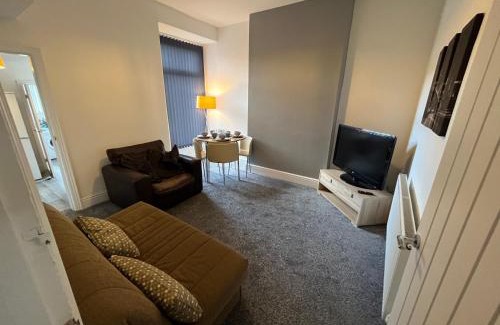 Hull Apartamento | AMAZING 8 person 4 bedroom and 2 bathroom MEGA house!