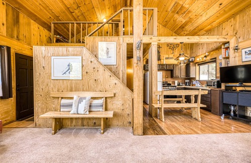 Taos Ski Valley Cabina | Amazing A-frame with mountain-view deck - walk to lifts, fireplace, dog-friendly
