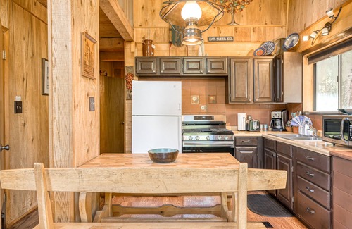 Taos Ski Valley Cabina | Amazing A-frame with mountain-view deck - walk to lifts, fireplace, dog-friendly