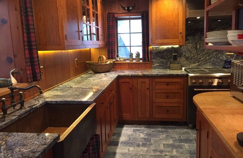 New Fairfield Casa | Increíble Adirondack Candlewood Lake Front Compound