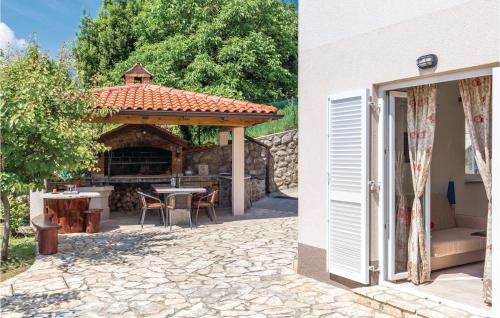 Icici Apartamento | Amazing Apartment In Icici With Wifi