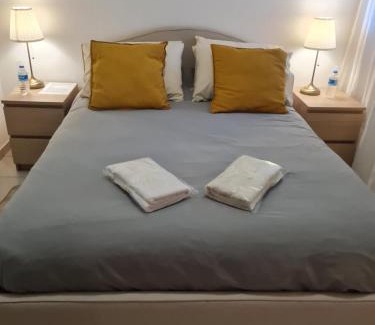 Ra'ananna Apartamento | Amazing Apartment in Raanana up to 5 Guests - & Swimming pool - Jacuzzi & Gym