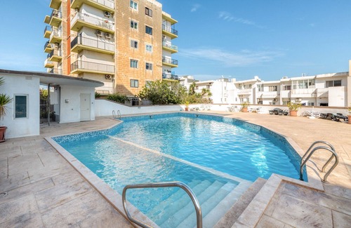 Swieqi Apartamento | Amazing apartment with pool in Malta