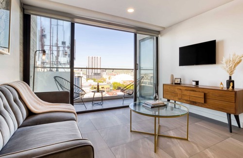 Avenida Revolucion Apartamento | Amazing Apt w/a Pvt Balcony: Lounge-B/Center+Gym