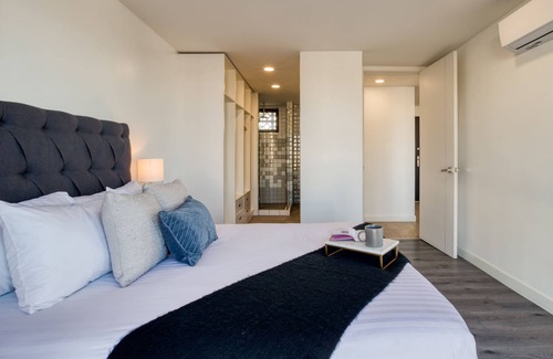 Avenida Revolucion Apartamento | Amazing Apt w/a Pvt Balcony: Lounge-B/Center+Gym