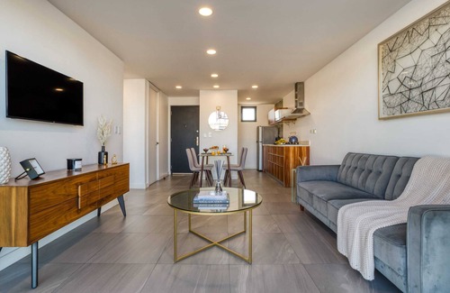 Avenida Revolucion Apartamento | Amazing Apt w/a Pvt Balcony: Lounge-B/Center+Gym
