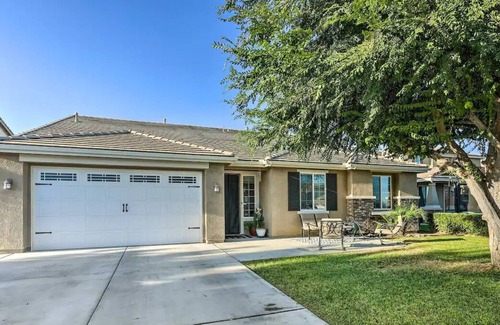 Greenacres Apartamento | Amazing Bakersfield Home w/ Outdoor Pool