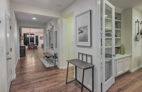 Greenacres Apartamento | Amazing Bakersfield Home w/ Outdoor Pool