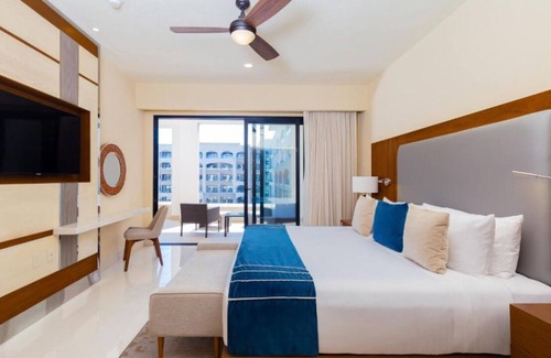 Santa Rosa Complejo | Amazing Beach Front Ocean View Suite!