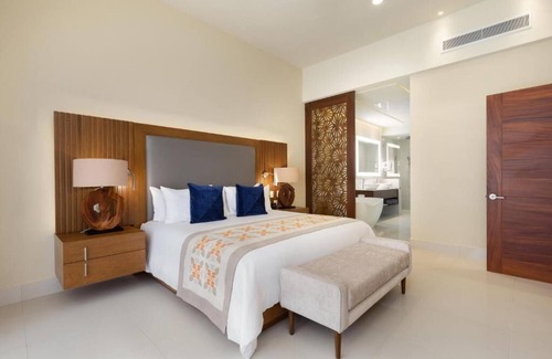 Santa Rosa Complejo | Amazing Beach Front Ocean View Suite!