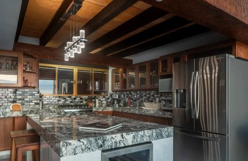 South Shore Hotel Area Condominio | Amazing Beachfront Condo at Solamar. Gourmet kitchen and huge windows for views!